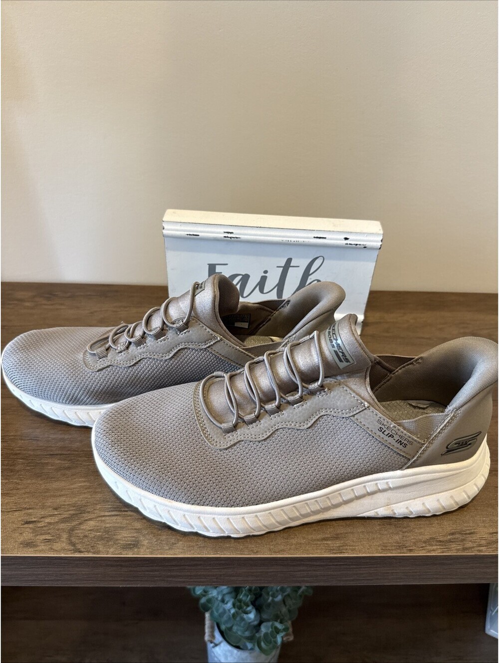 Skechers Women’s Slip-Ins Size 10 Taupe Colored